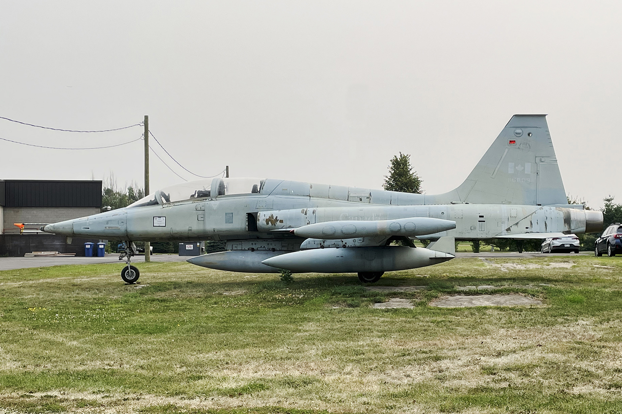 CF-5D_116809_IMG_1850 CF-5D_116809_IMG_1850